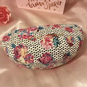 BETSEY JOHNSON PNK/WT FLORAL SUNGLASSES HARD CASE